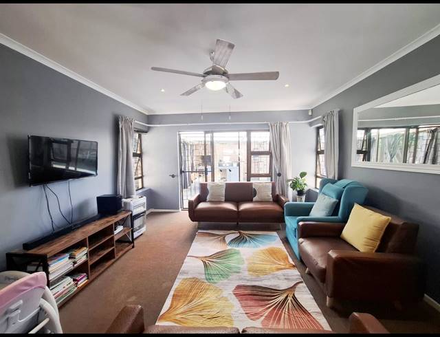 4 BEDROOM HOUSE RENTED IN SUMMERSTRAND